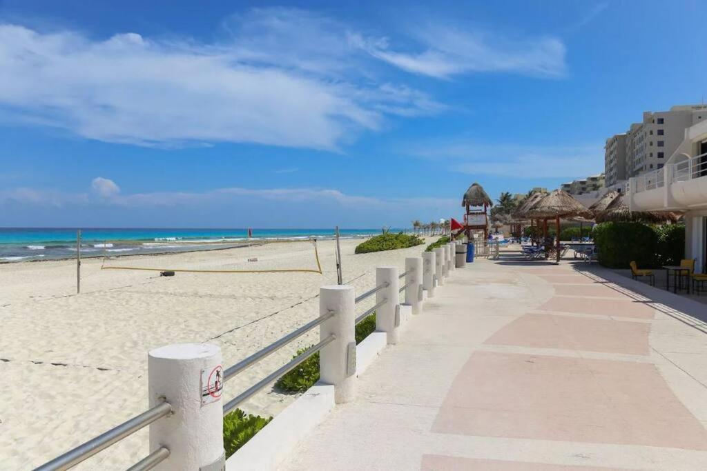 Villas Marlin By Andiani Travel Cancun Exterior photo